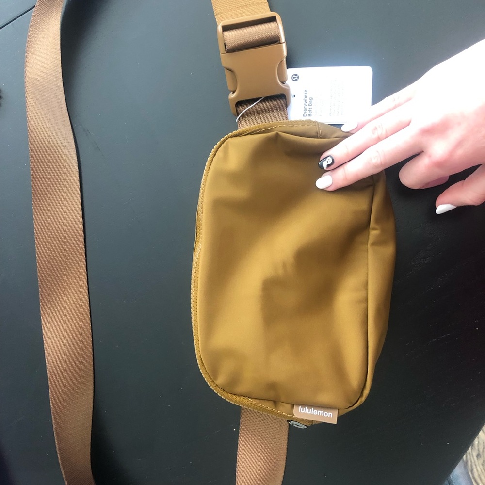 Lululemon Everywhere Belt Bag in burnt Carmel